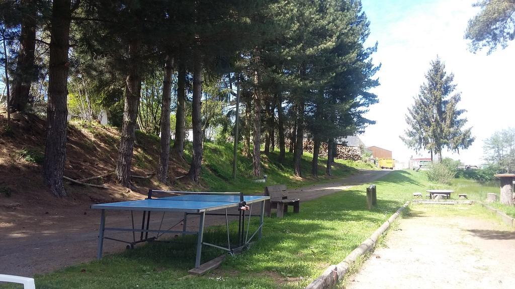 Camping De Flechat Hotel Orcival Exterior photo